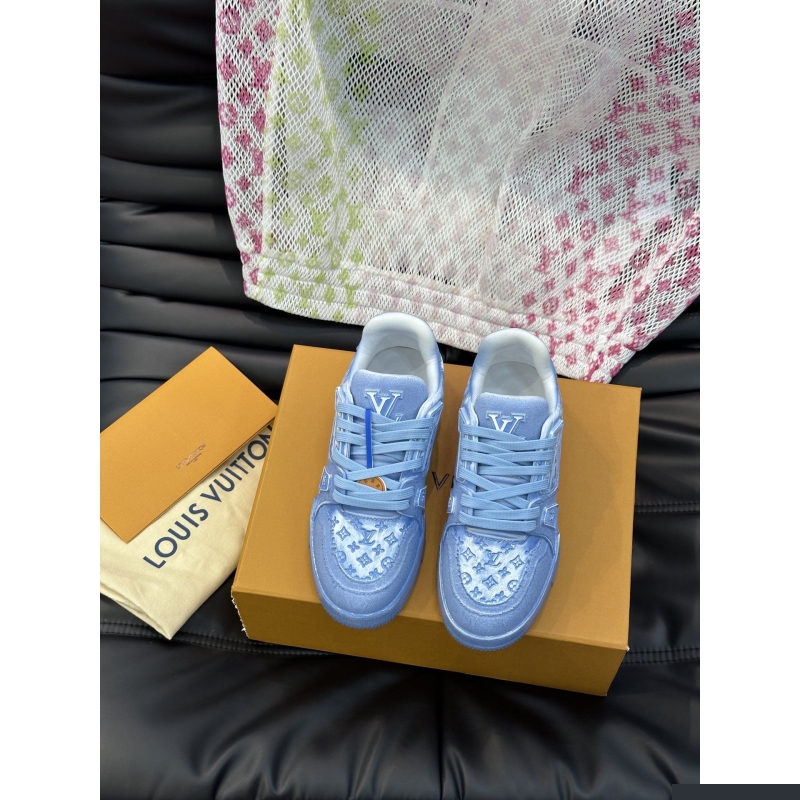 l**is V*t*n sneakers